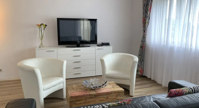 Семейные апартаменты с 3 комнатами с балконом Airport Apartment Köln/Bonn