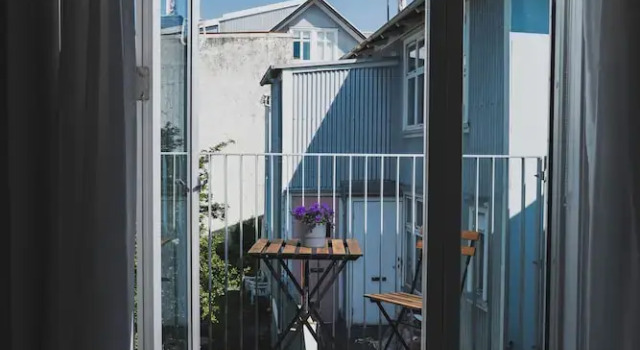 Одноместный номер Standard с балконом Reykjavík Rainbow Guesthouse
