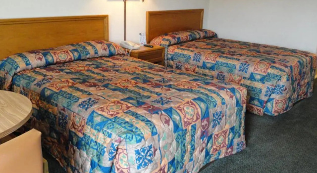 Четырёхместный номер Standard Rodeway Inn