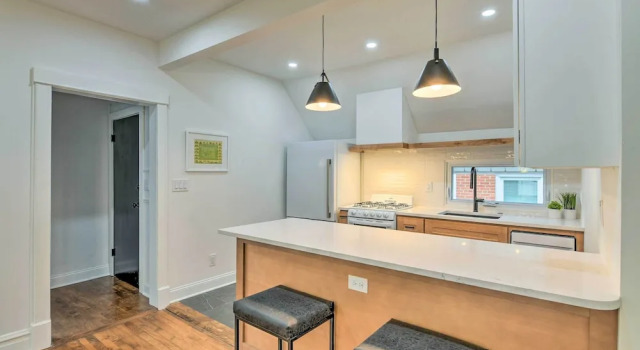 Oak Park Home w/ Grill - 5 Mi to Garfield Park!, Забронировать Отель Отели Иллинойс 3 звезды, 3*