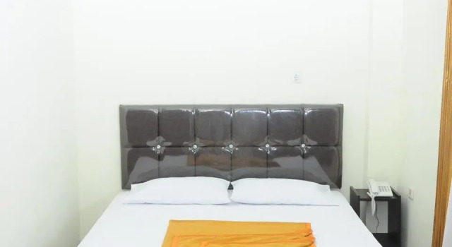Dena Hotel, Забронировать Отель Сое провинция Восточная Нуса-Тенгара