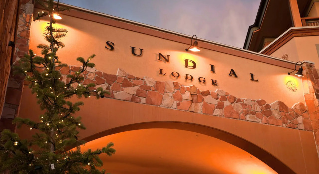 Sundial Lodge by All Seasons Resort Lodging, Забронировать Курортный отель Отели Парк-Сити 3 звезды, рядом с Полет над каньонами, 3*