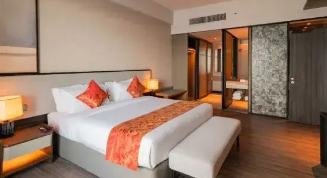 Двухместный люкс Premier с балконом и с красивым видом из окна Fuxian Lake Coastline Express Hotel (Luchong Scenic Area)