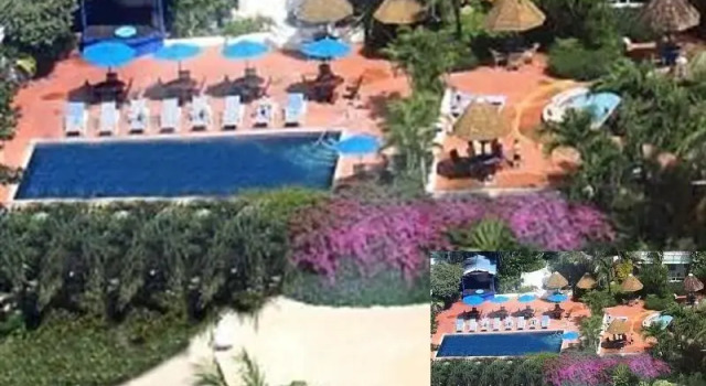 Кровать в общем номере Coconut Court Beach Hotel