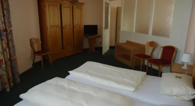 Апартаменты Hotel und Rasthof AVUS