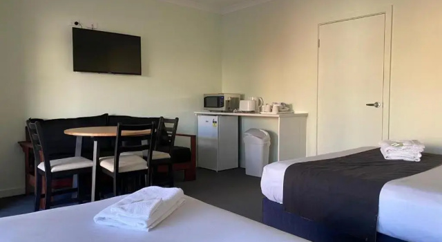 Трёхместный номер Standard Lakeside Motel Waterfront