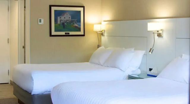 Четырёхместный номер Standard с балконом Clarenville Inn