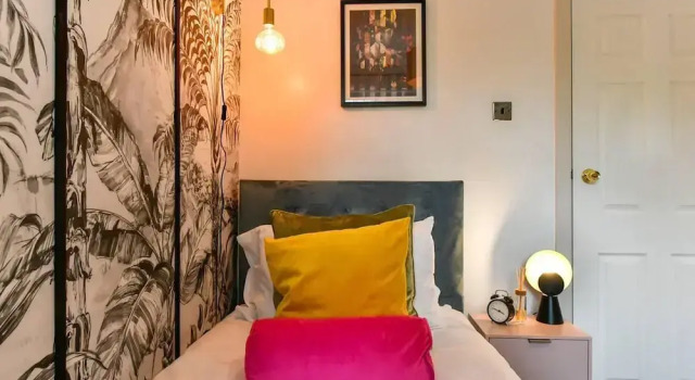 House - Sleeps up to 9 & Free Parking, Забронировать Дом для отпуска Виллы Кардиффа, рядом с The Gate Arts and Community Centre, Вилла