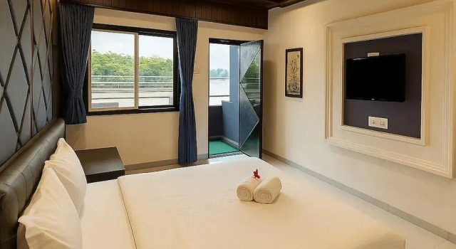 Номер Deluxe River Splash Resort,Karjat