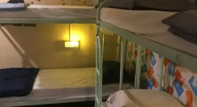 Кровать в общем номере The Little Blue Window Hostel