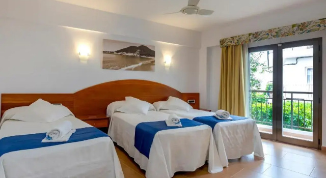 Трёхместный номер Standard с видом на улицу Hostal Manolita