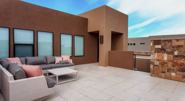 Pride of the Ledges by RedAwning, Varaa Huoneisto St. George 