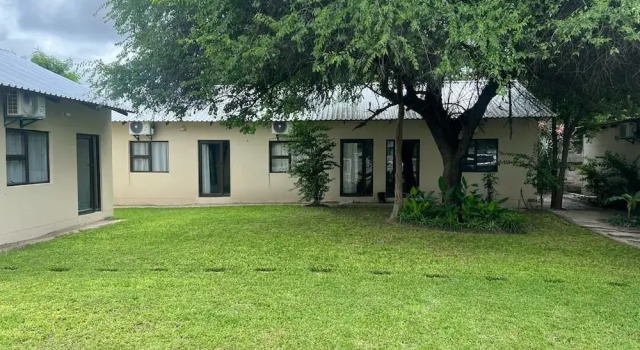 Moxwini Self Catering Apartments, Prenota Appartamento Hotel a Ngamiland East con parcheggio, Parcheggio