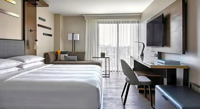 Двухместный номер Guest с балконом и с видом на бассейн Anaheim Marriott
