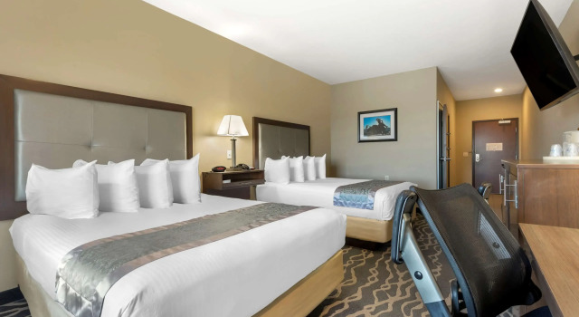 Четырёхместный номер Standard Best Western Plus Fort Stockton Hotel