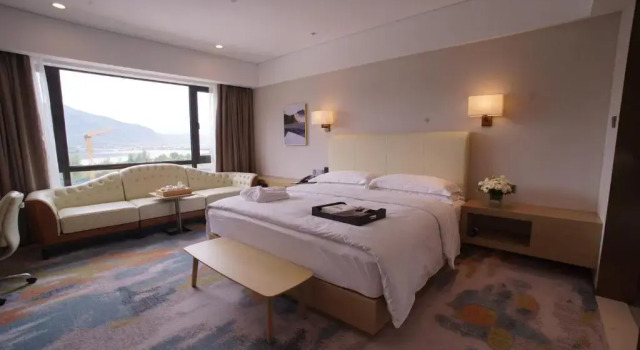 Номер Standard с видом на озеро Hilton Lijiang