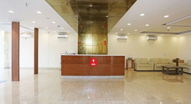 Capital O 12674 Hotel Grand Suites, Забронировать Отель Отели Нью-Дели с завтраком, Завтраки