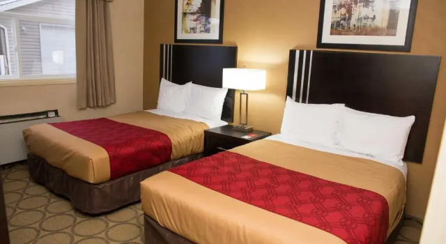 Четырёхместный номер Standard Econo Lodge
