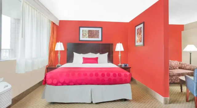 Двухместный полулюкс Ramada Plaza by Wyndham Fayetteville Fort Bragg Area