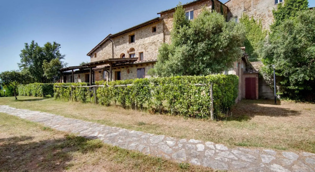 Attractive Farmhouse in Monticiano with Garden, Buchen Sie Hotel Monticiano Merse-Tal