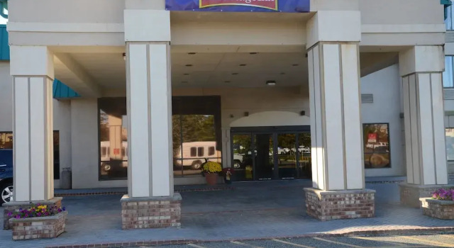 Ramada Conference Center East Hanover - Parsippany, Забронировать Отель Отели и гостиницы Парсипанни, Отель