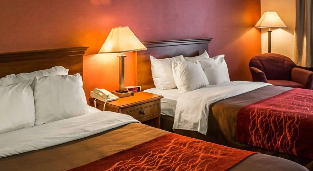Четырёхместный номер Standard Quality Inn East Liverpool - Calcutta