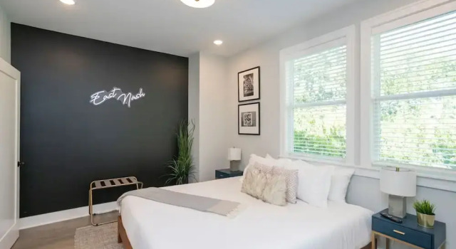 Коттедж Ryman by Avantstay Centrally Located Townhouse w/ Stylish Interior & Porch Swings!