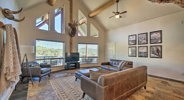 Коттедж с 5 комнатами с балконом Mtn-view Gem w/ Fire Pit & Deck in Payson