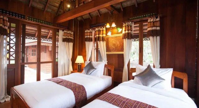 Baansuwanburi - บ้านสุวรรณบุรี, Забронировать Отель Отели Сансай с парковкой, Парковка