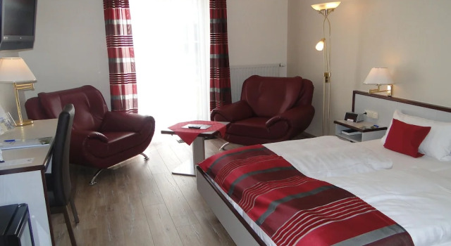 Двухместный номер Standard c 1 комнатой Hotel Rhöner Land Garni - Bed & Breakfast
