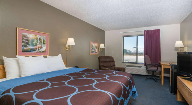 Super 8 by Wyndham Portage, Buchen Sie Hotel Portage Wisconsin