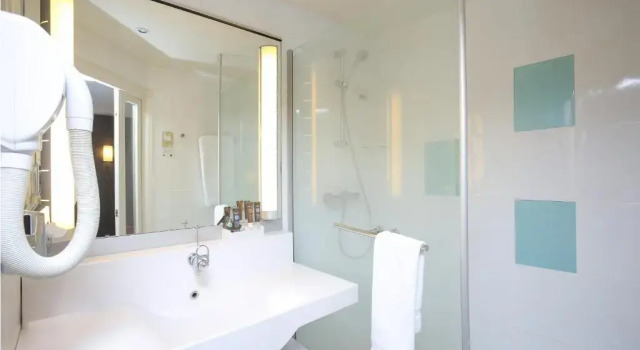 Номер Standard с видом на бассейн Novotel Limoges Le Lac