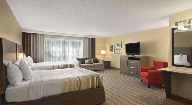 Люкс Country Inn & Suites by Radisson, Ankeny - Des Moines
