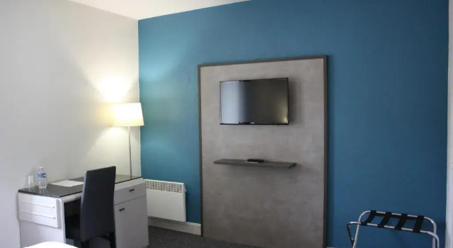 Двухместный номер with square view Logis Hôtel Restaurant La Citadelle
