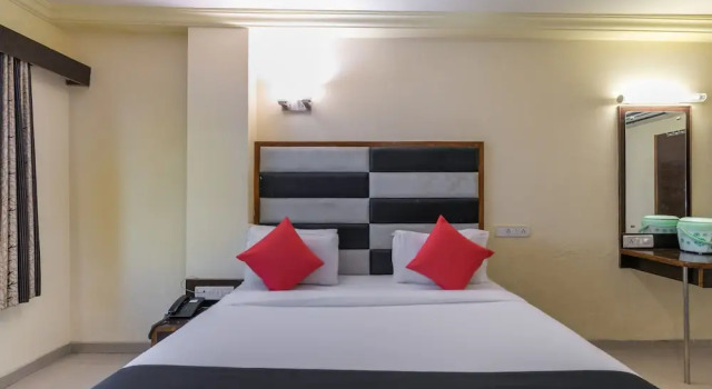Двухместный номер Deluxe с балконом Capital O 891 Hotel Kadamb Inn