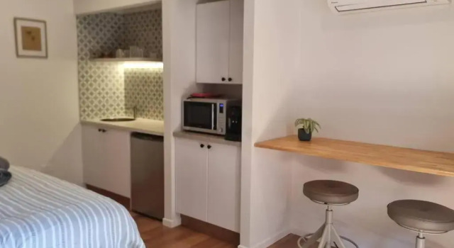 Alcorn Garden Studio Main House Attached-Dog friendly 2 mins walk to beach