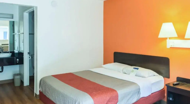 Люкс Motel 6-Bakersfield, CA - East