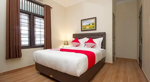 Номер Deluxe OYO 572 Omah Gedongkuning Syariah Homestay