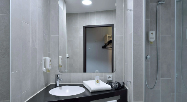 Трёхместный номер B&B Hotel Marburg