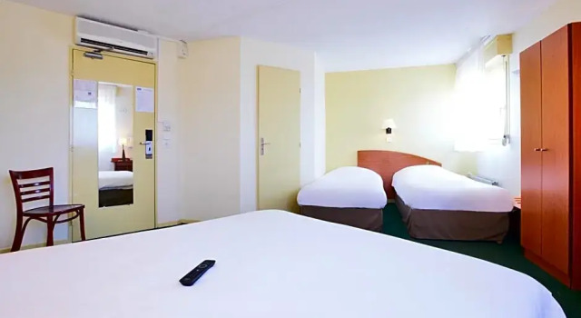Четырёхместный номер Standard Kyriad Dunkerque Sud - Loon Plage