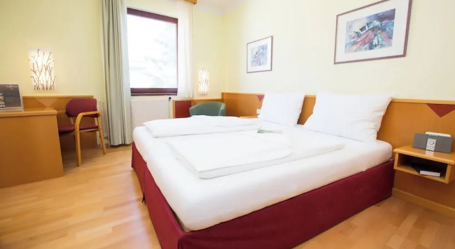 Das Reinisch Just Rooms, Book Hotel Hotels in Vienna surrounding with Parking, Parking