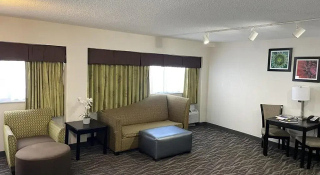 Четырёхместный люкс Fairfield by Marriott Inn & Suites Charleston Downtown