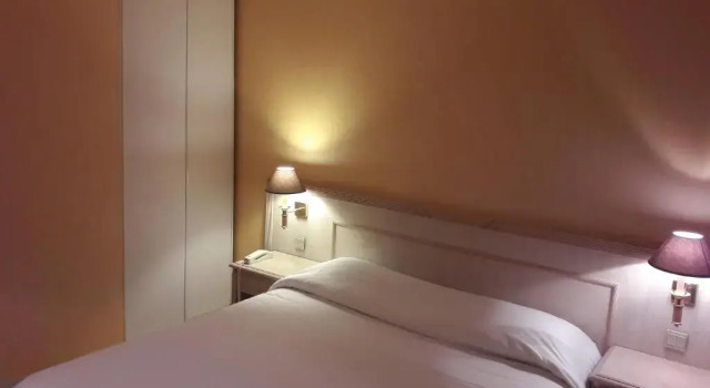 Двухместный номер Standard Logis LAuberge Bourbonnaise - Vichy sud