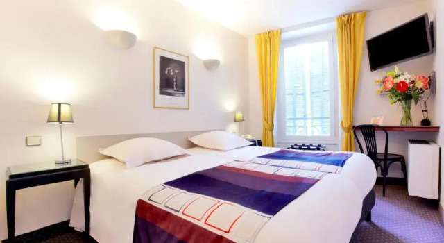 Standard Twin room Plazza Hotel