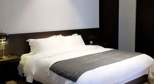 Suite Lakeside House