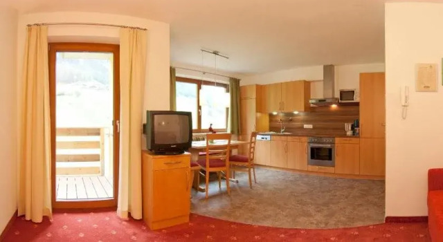 Haus Rosmarie, Rezerwuj Hotel Hotele w Tyrol z parkingiem, Parking