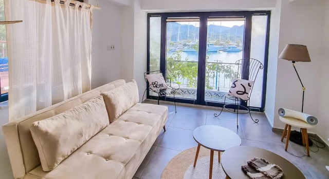 Апартаменты с балконом и рядом с пляжем Four Holiday Suites