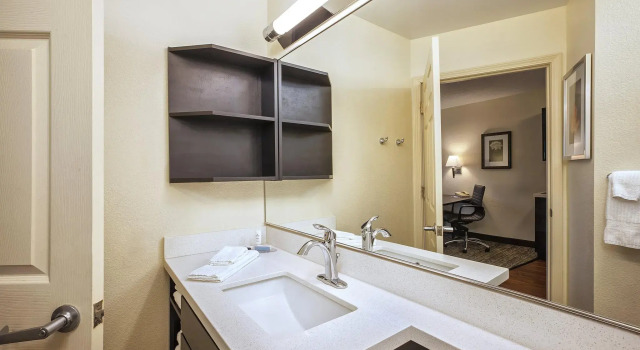 Двухместный люкс c 1 комнатой Candlewood Suites Indianapolis Northeast by IHG