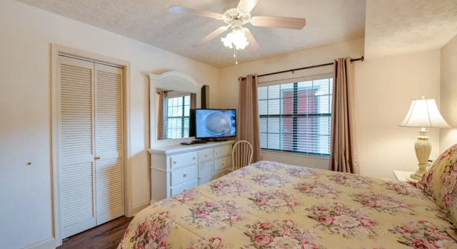 Roaring Romance - Two Bedroom Condo
