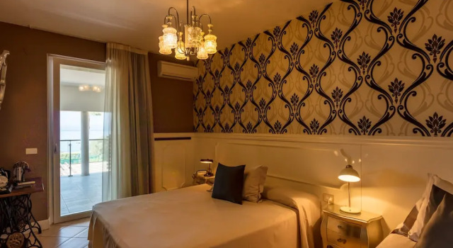 Трёхместный номер Standard с балконом и с видом на озеро Hotel Maximilian